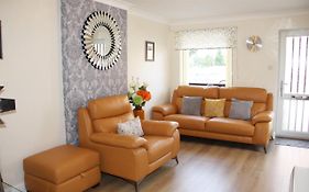 City Centre Town House With Riverside Views And Free Parking 1Bak